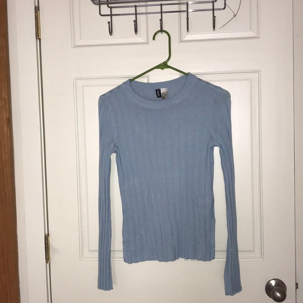 Light H & M sweater